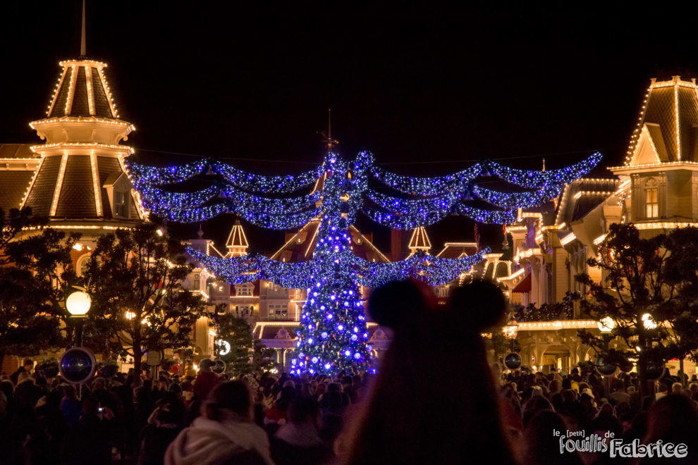 L'Illumination du sapin de Noël, la tradition de Disneyland Paris