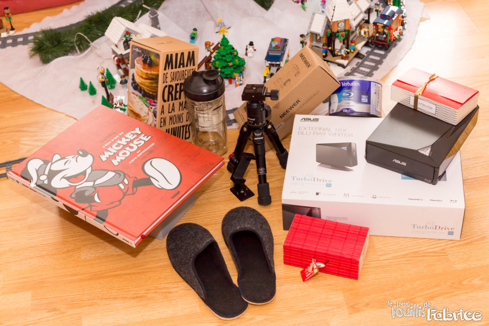 Mes cadeaux au pied du sapin : livre, graveur Blu-ray, cuisine, matériel photo, ...