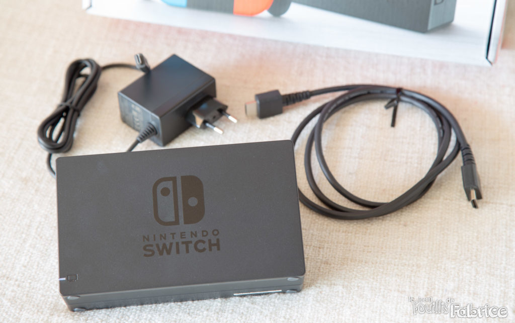 La base et la connectique de la Nintendo Switch