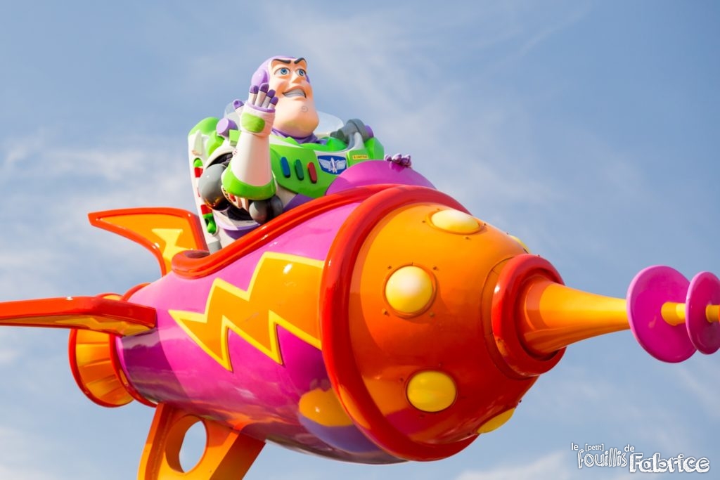 Buzz L'éclair sur son char de Disney's Stars on Parade