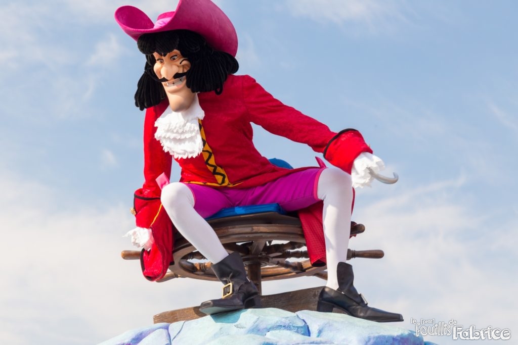 Capitaine Crochet sur son char de Disney's Stars on Parade