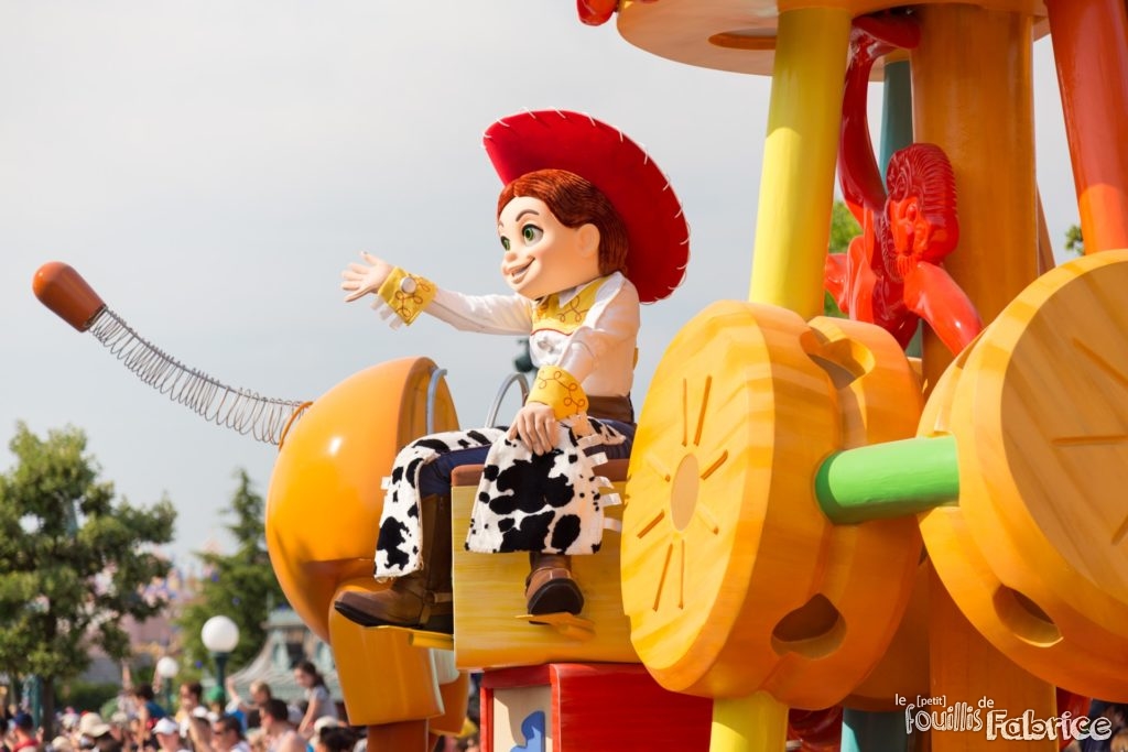 Jessie sur son char de Disney's Stars on Parade