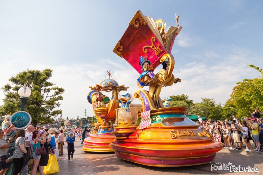 Le char de Mickey et Minnie pendant Disney's Stars on Parade