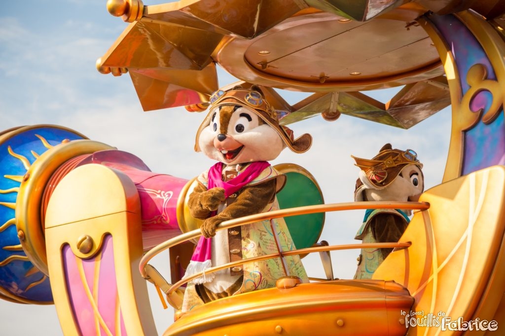 Tic et Tac sur leur char de Disney's Stars on Parade