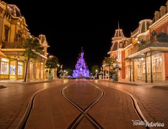 23h30 - La rue de "Main Street USA", déserte, la nuit à Disneyland Paris