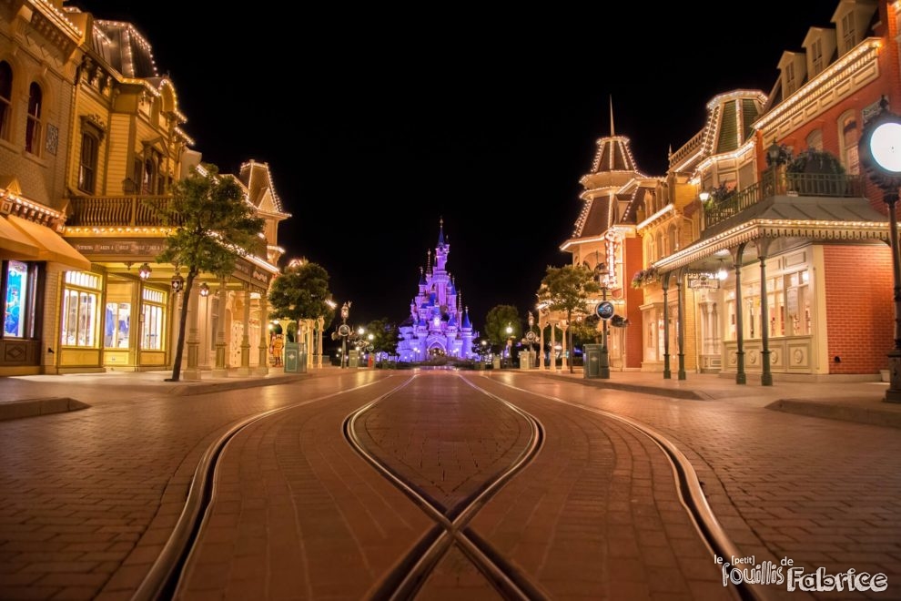 23h30 - La rue de "Main Street USA", déserte, la nuit à Disneyland Paris