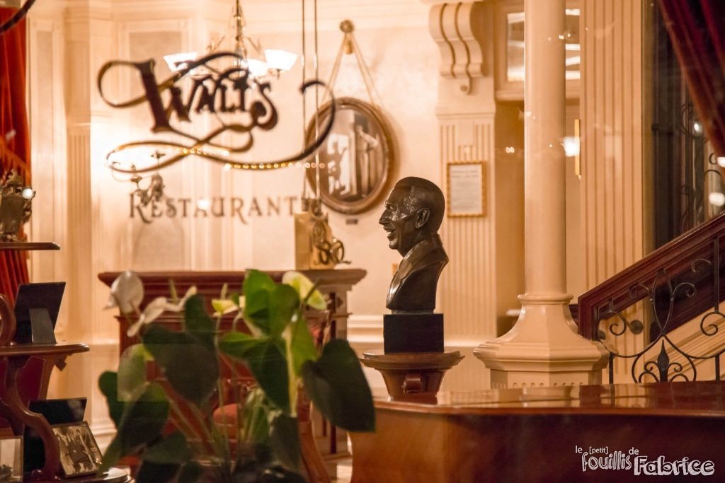 Buste de Walter Elias Disney, dans le "Walt's - an American Restaurant"