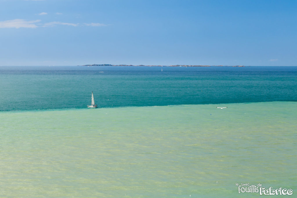 Îles Chausey au loin