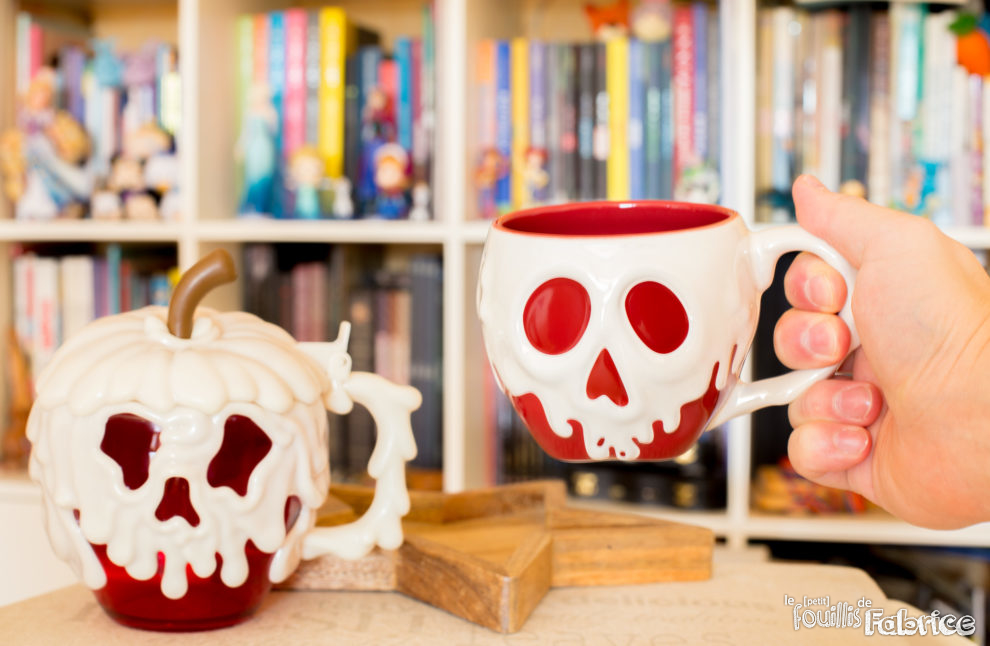 Le Mug et la Chope "Pomme Empoisonnée" venant de Disneyland Paris
