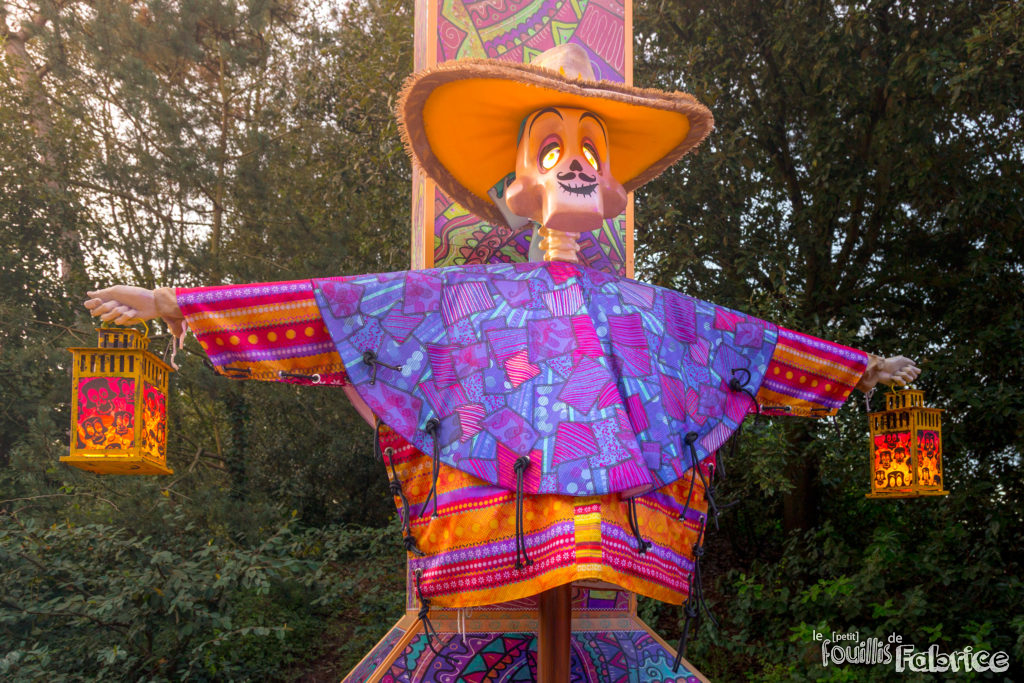 Les squelettes lanterne de Frontierland