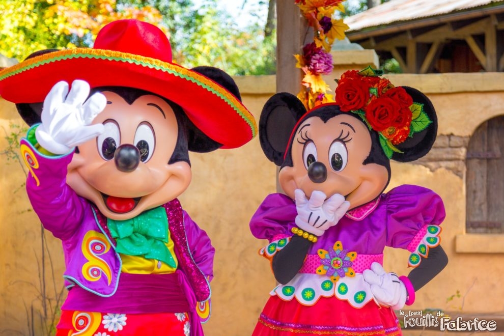 Mickey et Minnie dans leur costume mexicain "Dia de los Muertos"