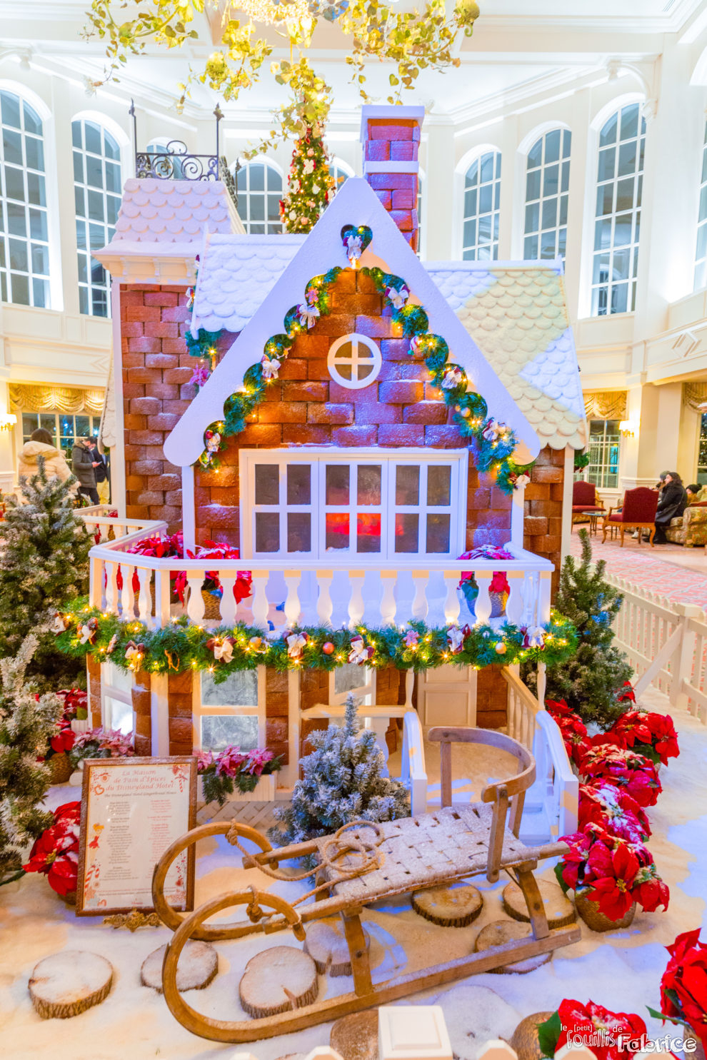 La maison de pain d'épice géante, dans le Disneyland Hôtel de Disneyland Paris... miam !