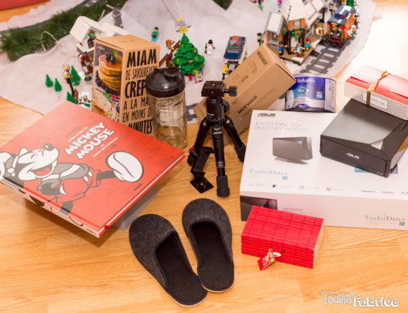 Mes cadeaux au pied du sapin : livre, graveur Blu-ray, cuisine, matériel photo, ...